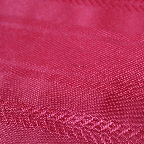 Holiday Table Linen Set Red Laura Tablecloth With 2 Red 2 Green Place Mats - Picture 6 of 13